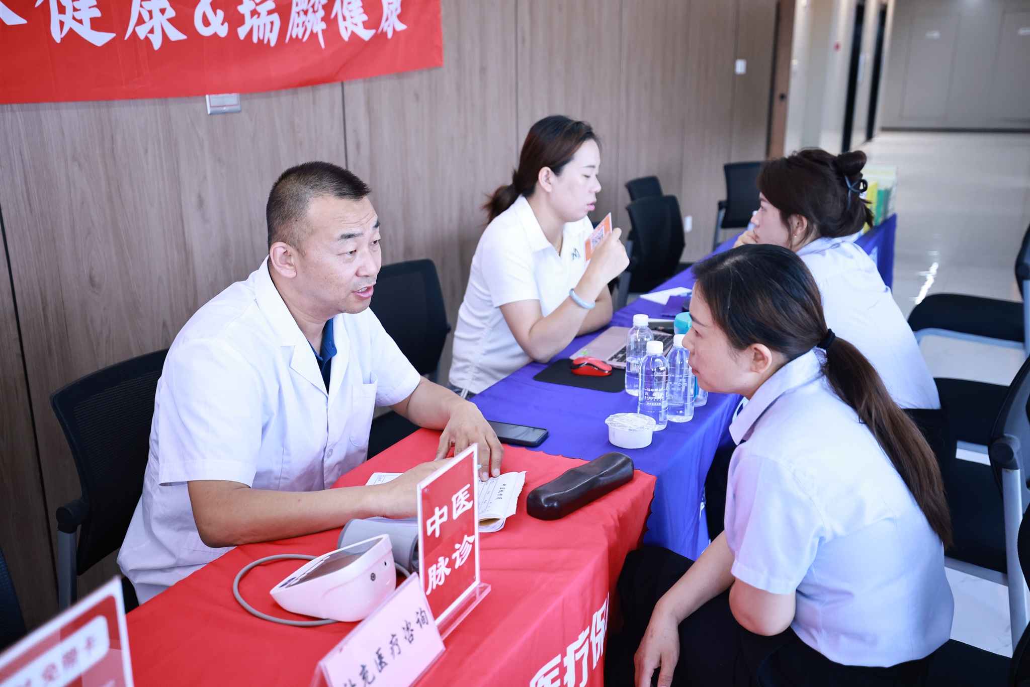 創(chuàng)新研究院組織開展補充醫(yī)療保險講解服務(wù)